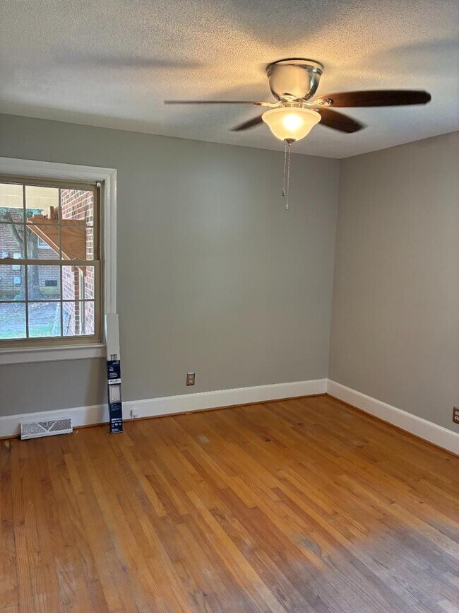 Building Photo - 5236 Lakehaven Ct