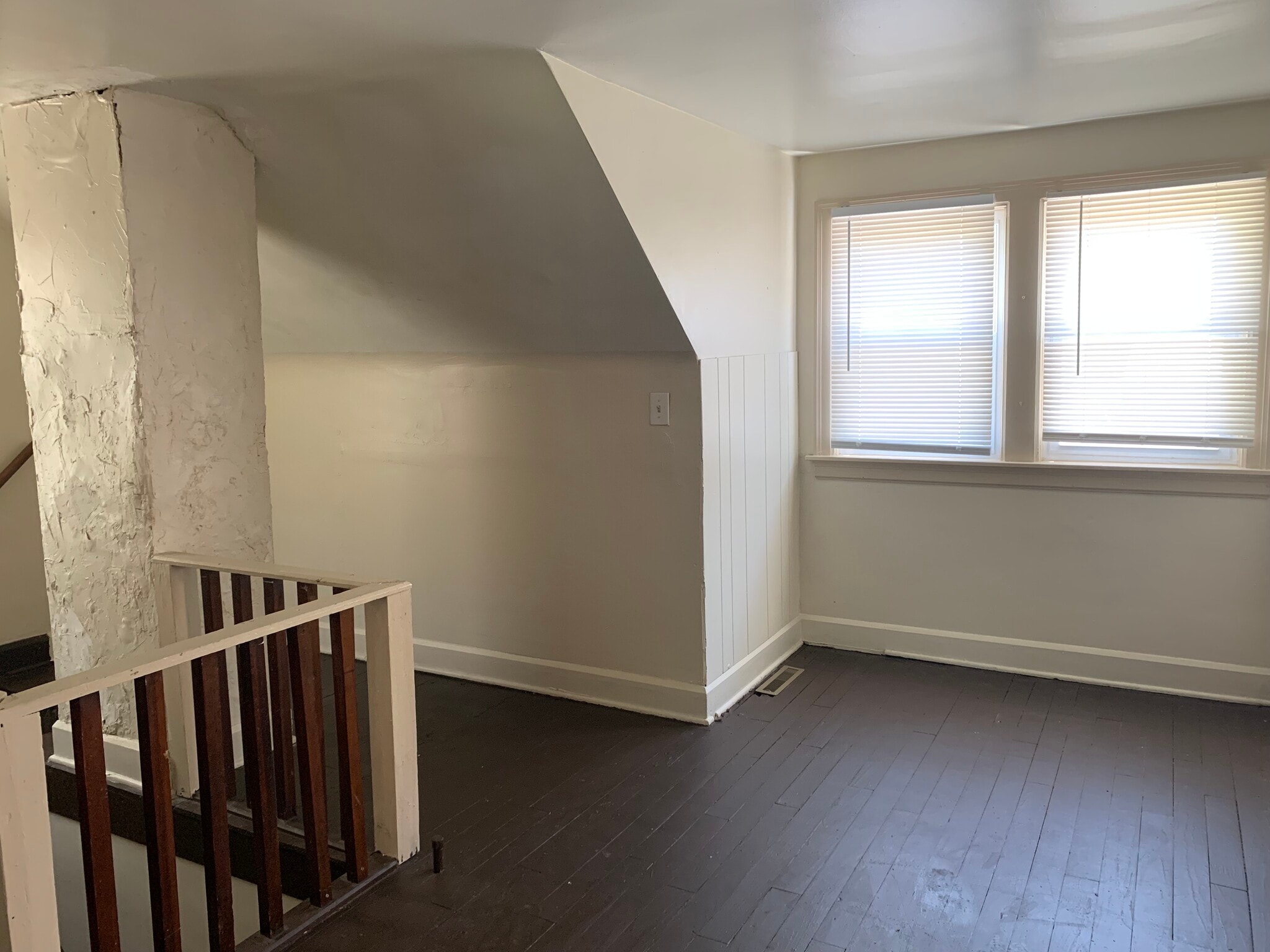 Building Photo - 1924 Maple Ave NE