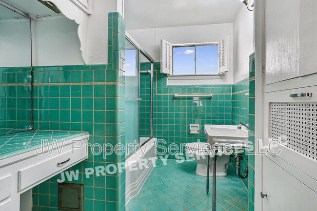 Building Photo - 226 Sena Dr