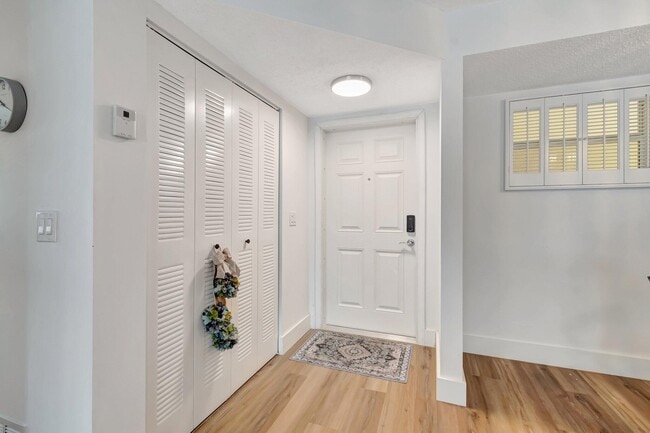 Building Photo - 17 Colonial Club Dr