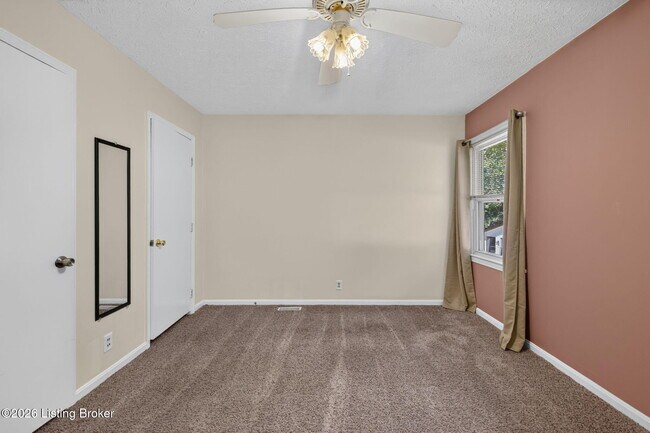 Building Photo - 6705 Robin Rd