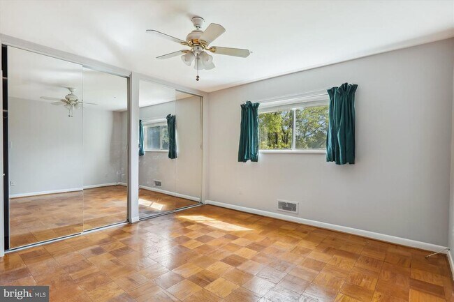 Building Photo - 10631 Montrose Ave