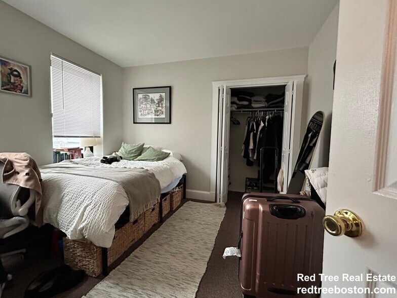 Apt 3B - 822 Beacon St