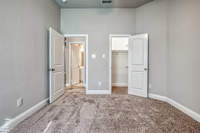 Building Photo - 207 Gardenia Dr