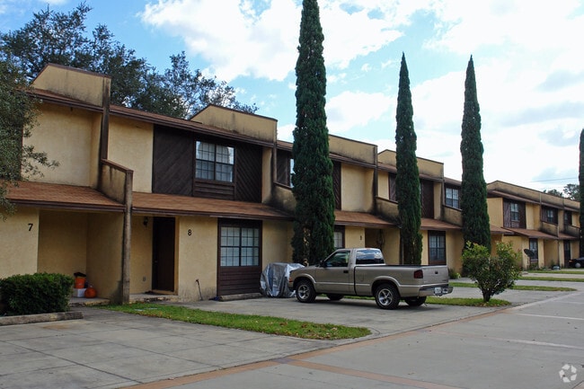 Building Photo - Enchanting House Apartments