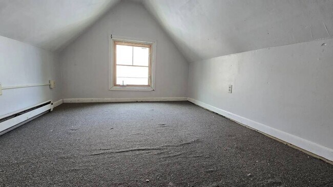 Building Photo - 1 Bedroom Burlington Available NOW!