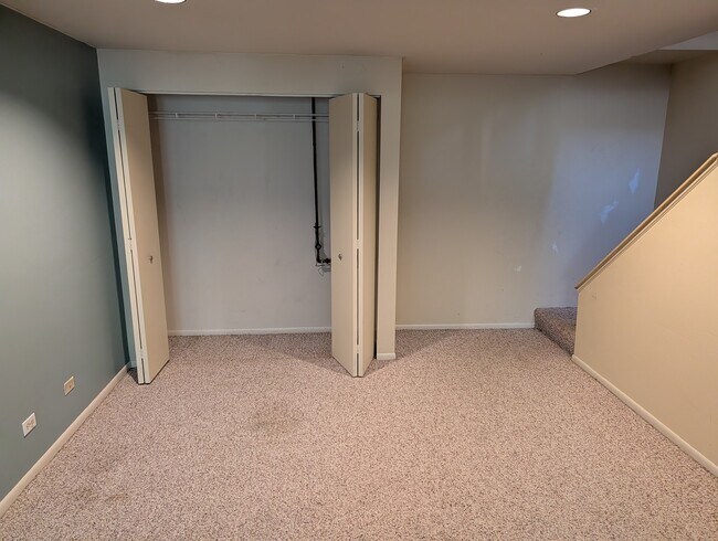 Building Photo - 843 E Princeton Cir