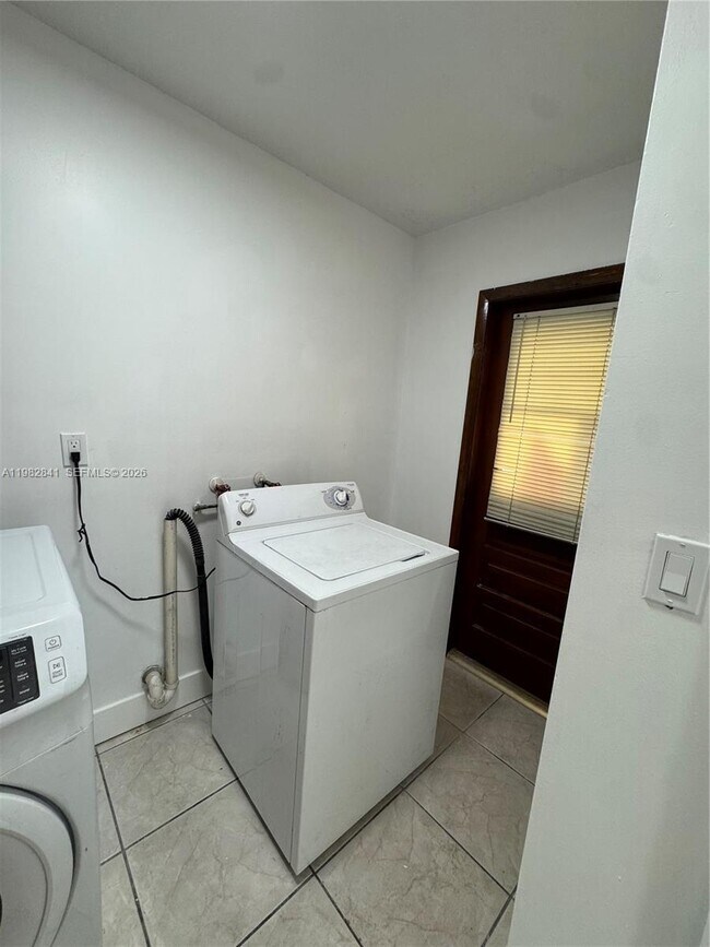 Building Photo - 1107 NW 30th Ave