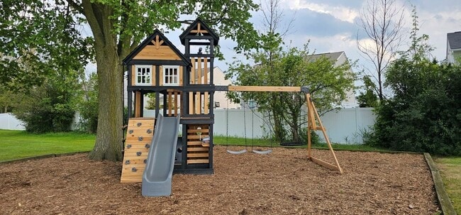 Building Photo - 32560 James Curtin Dr