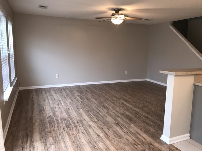 Building Photo - 219 Fox Creek Blvd