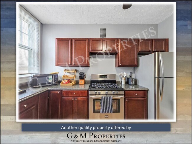 Building Photo - Rare Park Ave Rental – Spacious 3-Bedroom with Original Charm