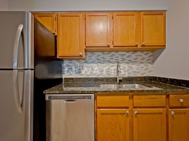 Building Photo - 2-Bedroom Condo - Foxcroft Condos in Homewood.