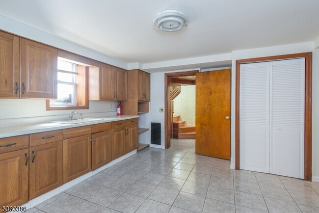 Building Photo - 271 N 5th St