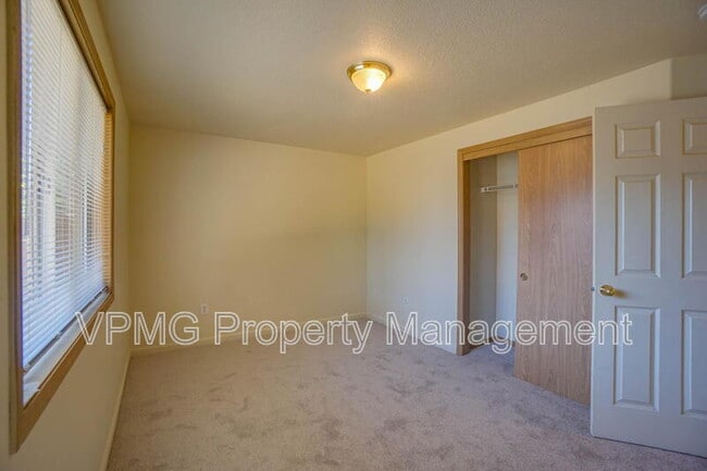 Building Photo - 3107 NE 148th Ave