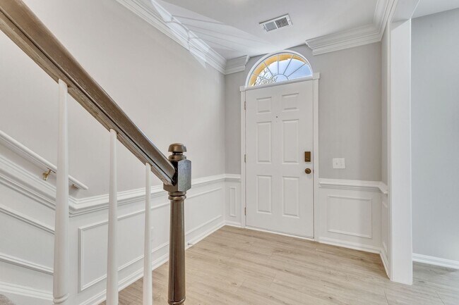 Building Photo - Stylish Condo Near Van Dorn Metro with Dual En Suites