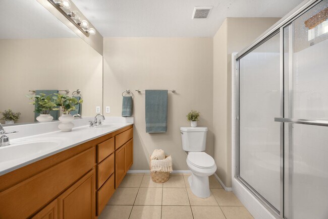 Building Photo - Charming 3-bedroom, 3-bathroom Condo