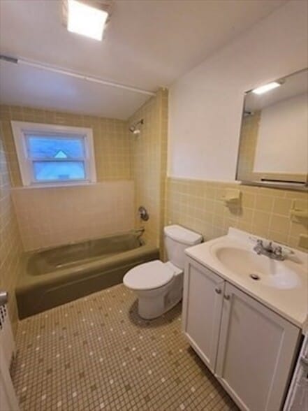 Building Photo - 167 Safford St