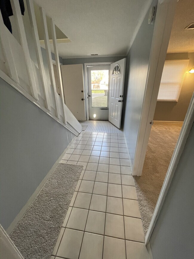 Building Photo - Woodward Duplex