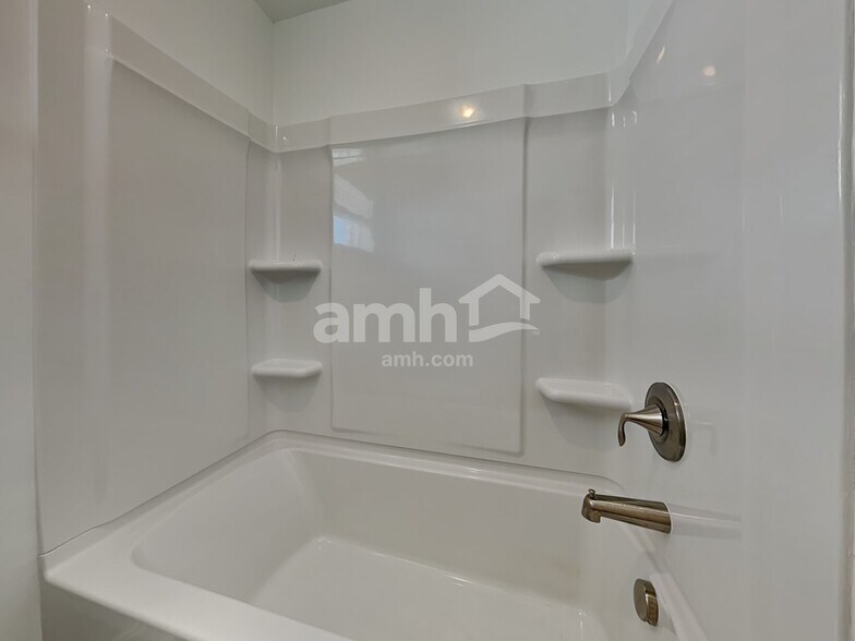 Building Photo - 5500 Front St