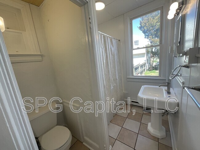 Building Photo - 927 Hay St