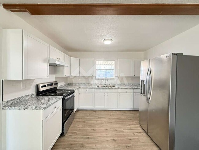 Building Photo - 317 E Lindbergh Blvd