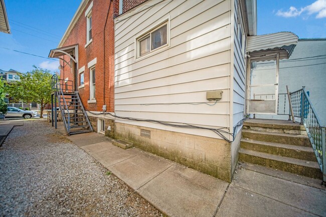Building Photo - 92 E 11th Ave
