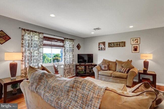 Building Photo - 127 Mountainview Dr