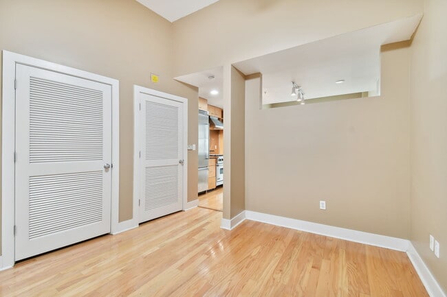 Building Photo - 1120 E Kennedy Blvd