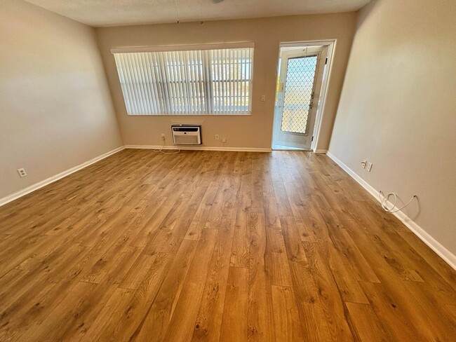 Building Photo - 372 Camden P