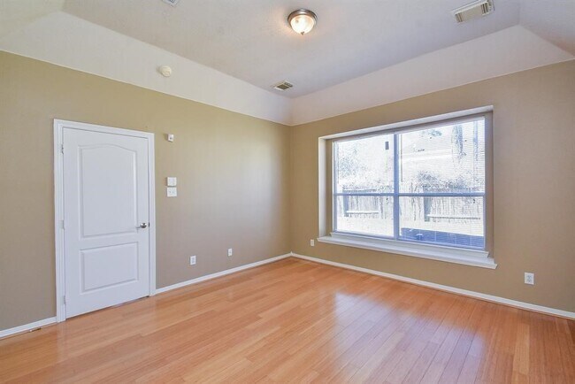 Building Photo - 2811 Little Spring Cir