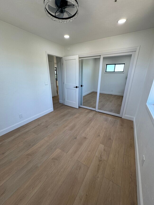 Building Photo - 5430 Sunny Ridge Pl