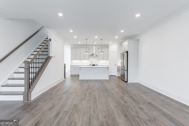 Building Photo - 10744 Davis Dr