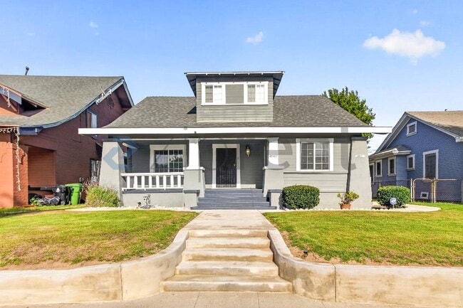 Building Photo - 4062 S Budlong Ave