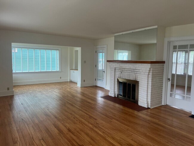 Building Photo - 240 W Locust St