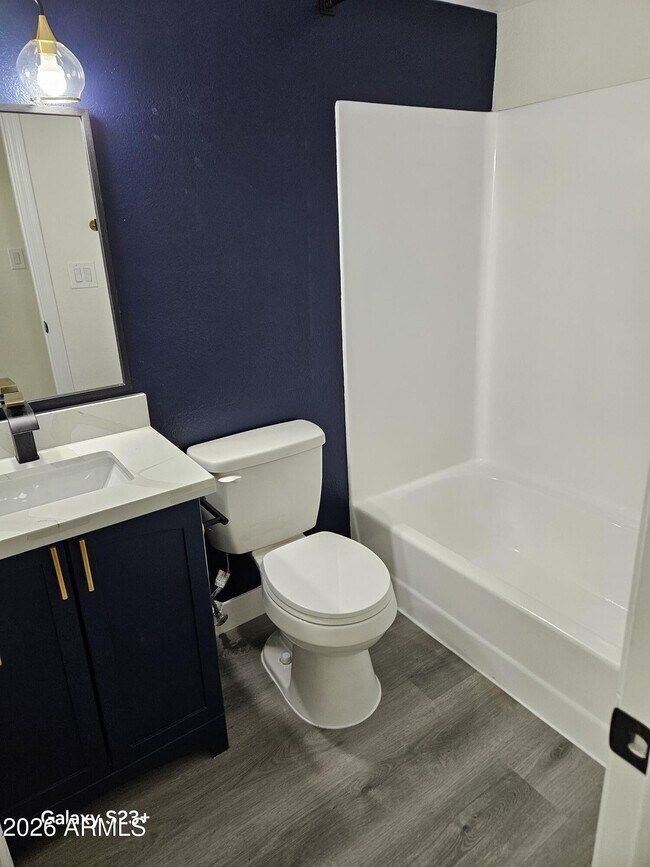 Building Photo - 623 W Guadalupe Rd