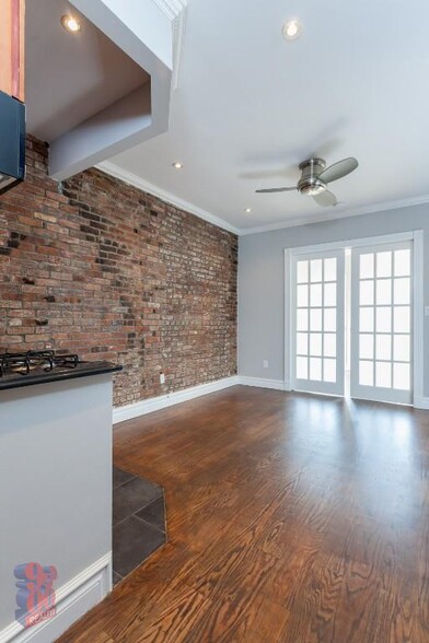 Primary Photo - 213 E 26th St