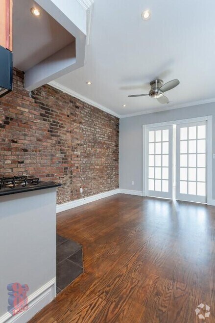Building Photo - 213 E 26th St