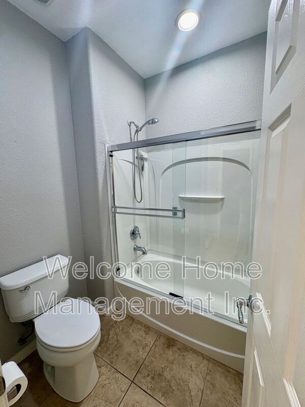 Building Photo - 6011 Daffodil Dr