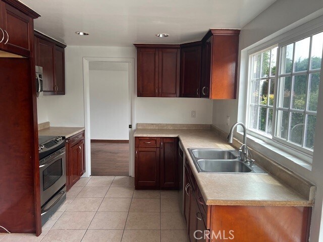 Building Photo - 20252 Everglades Ln