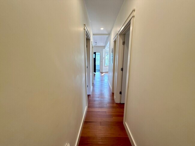Building Photo - 35 Selden St