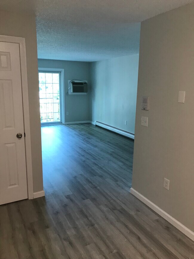 Building Photo - 15 Northbrook Dr