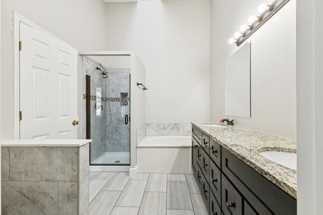 Building Photo - Welcome to this bright and beautifully maintained end-unit townhome in the desirable River Oaks c...