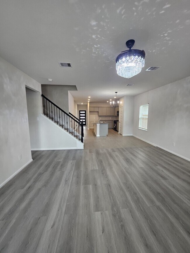 Building Photo - 2727 Crested Creek Ln