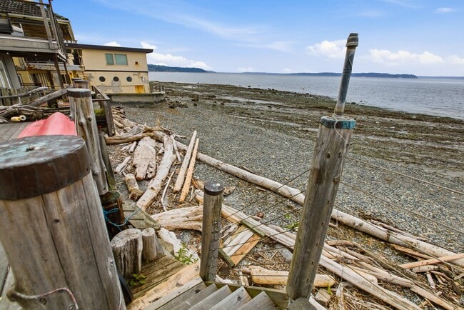 Building Photo - 3221 Alki Ave SW