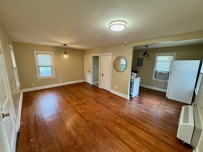 Building Photo - Studio 1 Bath - Carriage house in the Highlands