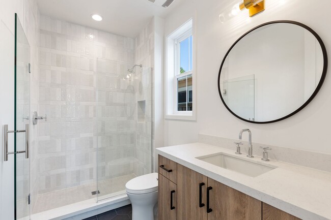 Building Photo - Amazing San Carlos Home
