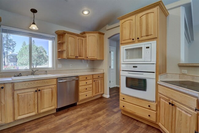 Building Photo - Immaculate 3 bedroom, 2 bath home in Prescott Heights