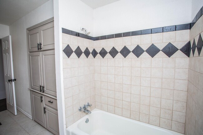 Building Photo - 4614 27th St