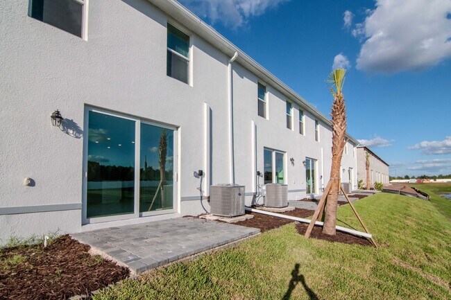 Building Photo - Modern New Construction Townhome in Desirable Lakewood Ranch – Up to 1 Month Free