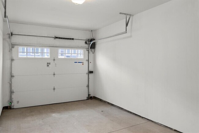 Building Photo - 1155 Marina Pkwy